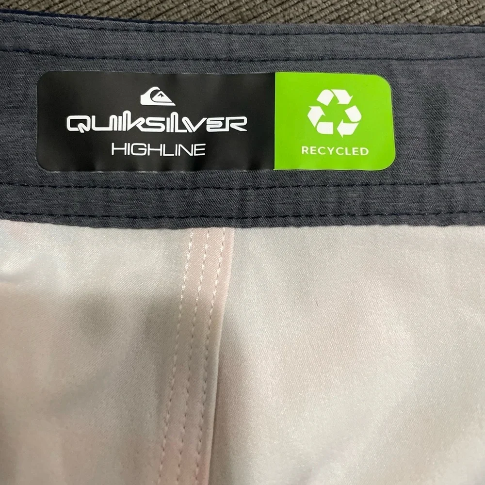 Quick Silver men’s or boys surfsilk Mystic Sessions 19 Bored shorts size 28